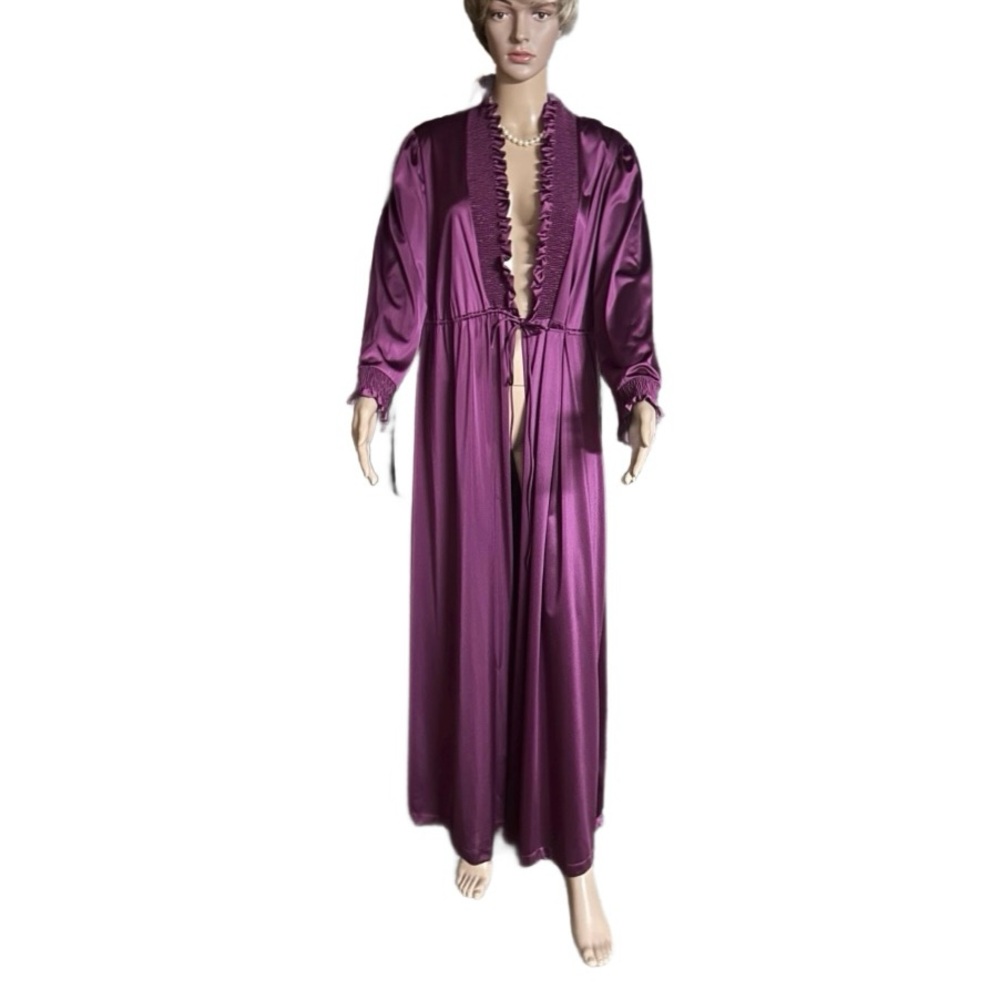 JC Penney’s ~ Vintage (1980’s) ~ Purple ~ Women's Medium ~ Satin Robe W/ Ruffles